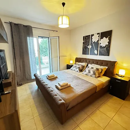 Center Stylish New 2 Bd With Balcony * Skiathos