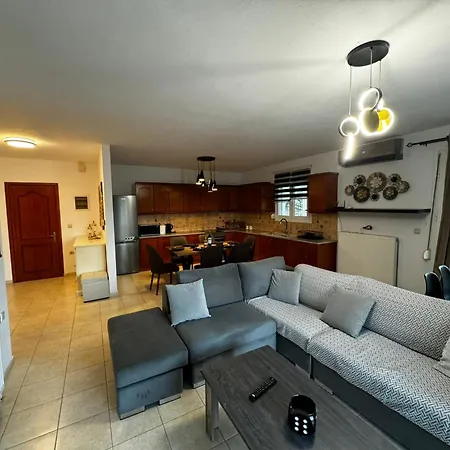 Center Stylish New 2 Bd With Balcony Apartmán Skiathos