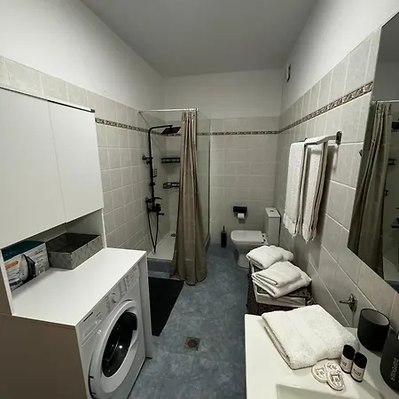 Center Stylish New 2 Bd With Balcony Apartmán *