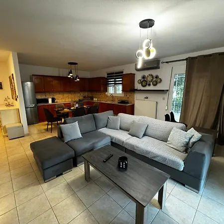 Апартаменты Center Stylish New 2 Bd With Balcony