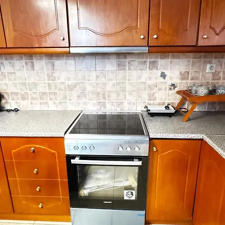 Center Stylish New 2 Bd With Balcony Апартаменты