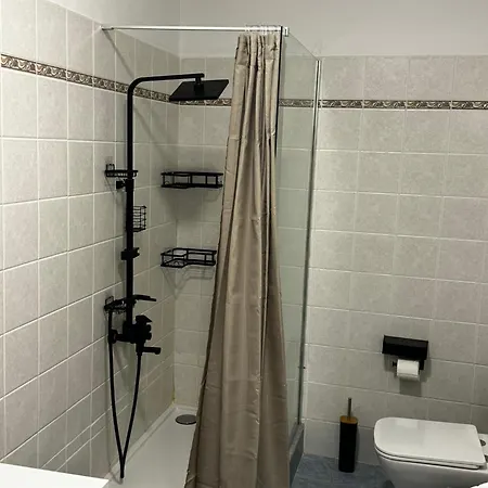 Апартаменты Center Stylish New 2 Bd With Balcony