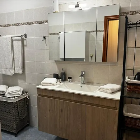 Center Stylish New 2 Bd With Balcony דירה העיירה סקיאתוס