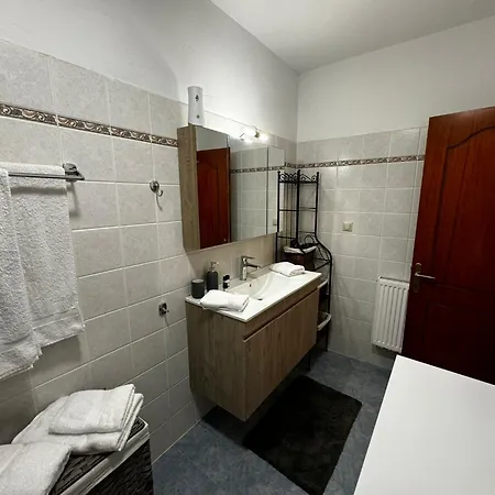 Center Stylish New 2 Bd With Balcony דירה העיירה סקיאתוס