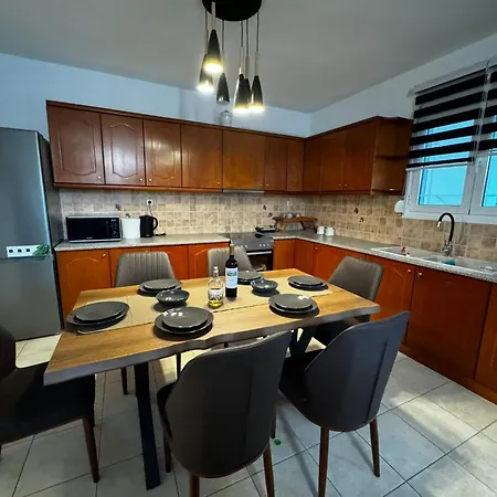 Center Stylish New 2 Bd With Balcony * העיירה סקיאתוס
